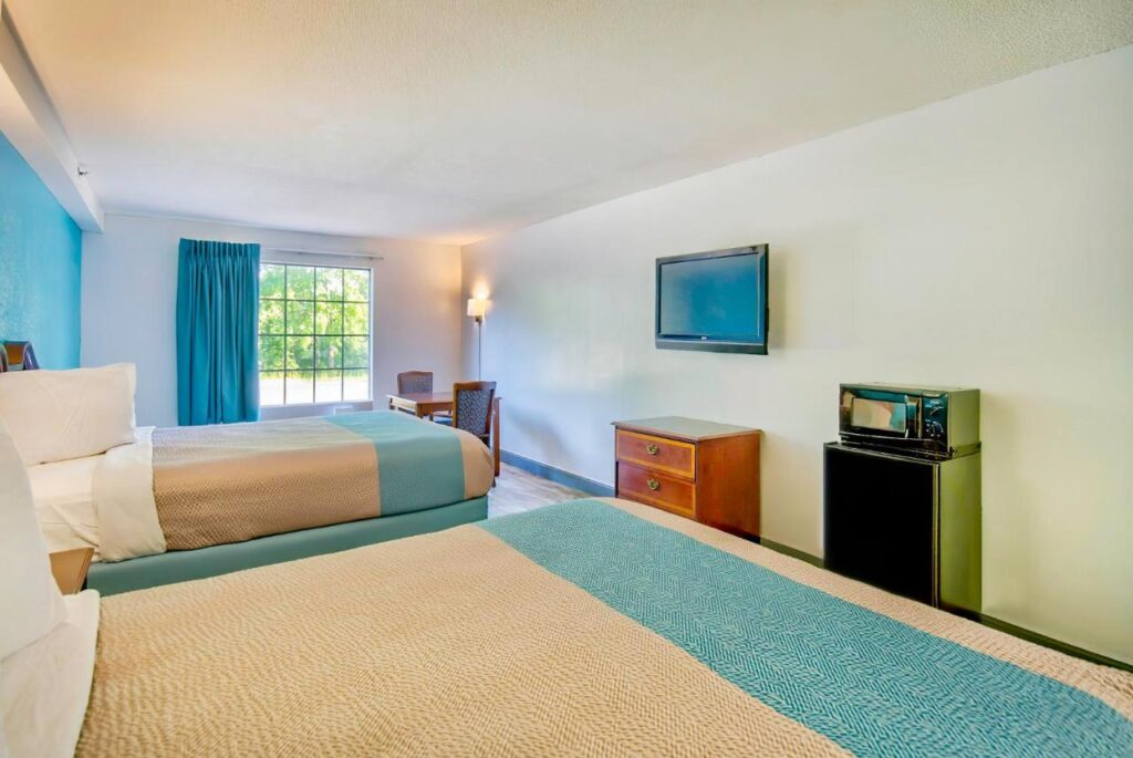 Motel 6-Grand Rivers, KY - Image 5