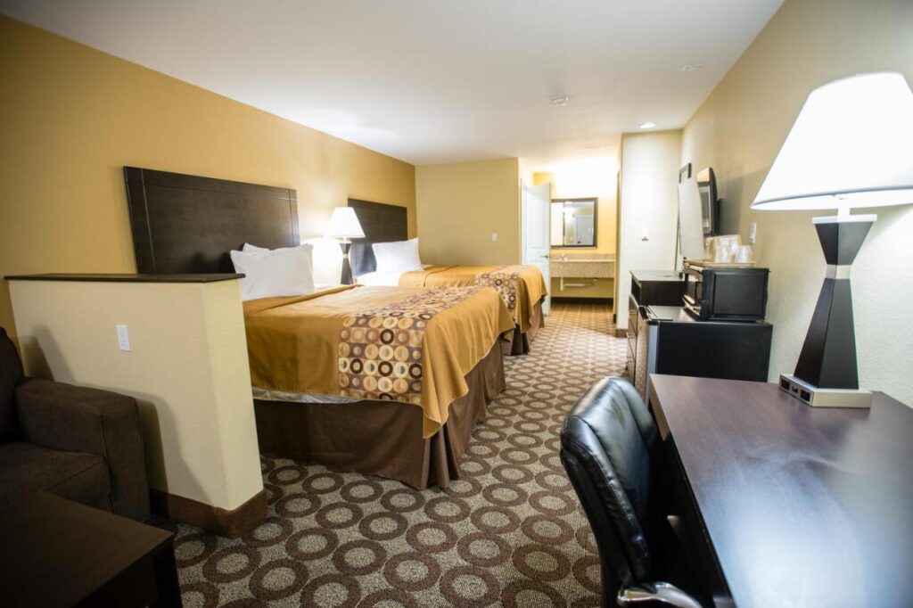 Relax Inn and Suites Kuttawa - Image 1