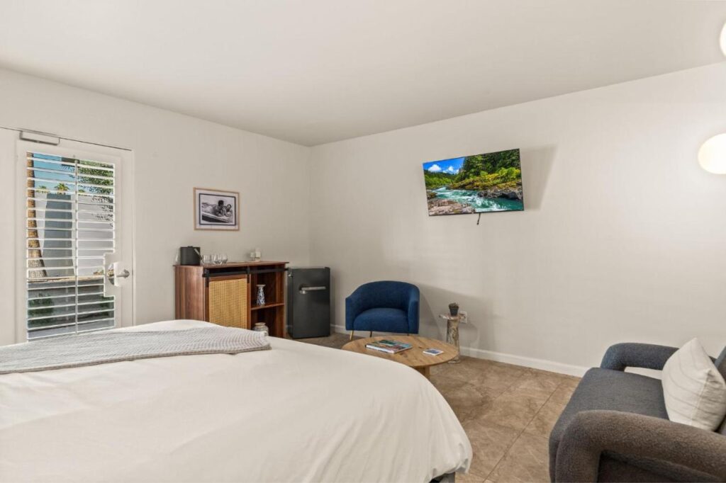 Casa Oliver Hotel & Resort - A Men's Clothing Optional Resort in Palm Springs - Image 3