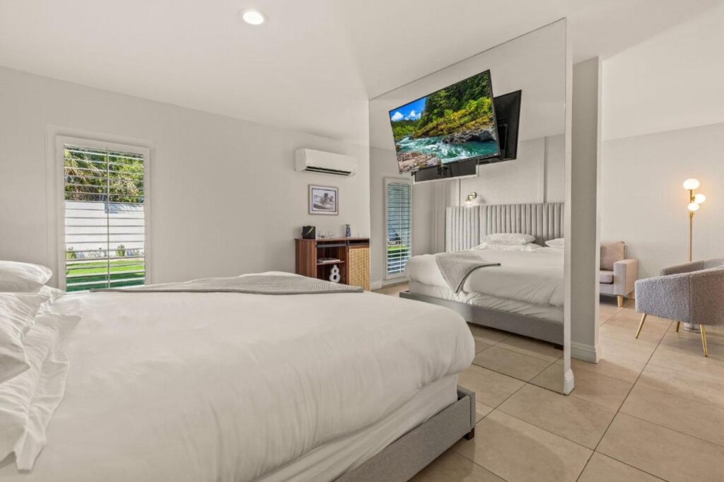 Casa Oliver Hotel & Resort - A Men's Clothing Optional Resort in Palm Springs - Image 4