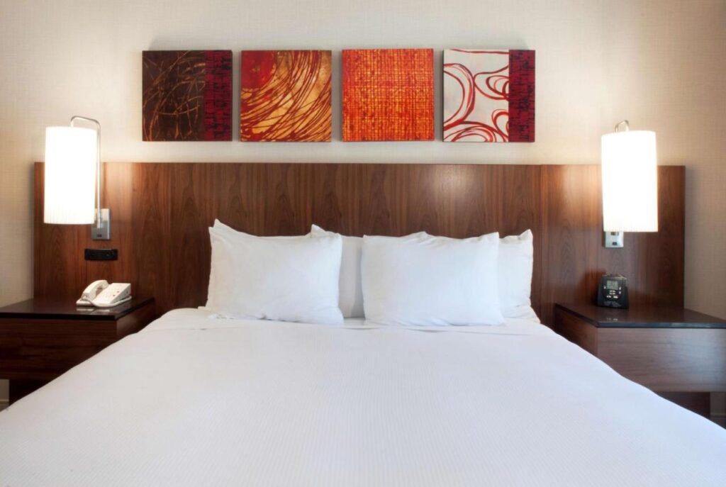 Hilton Palm Springs - Image 2