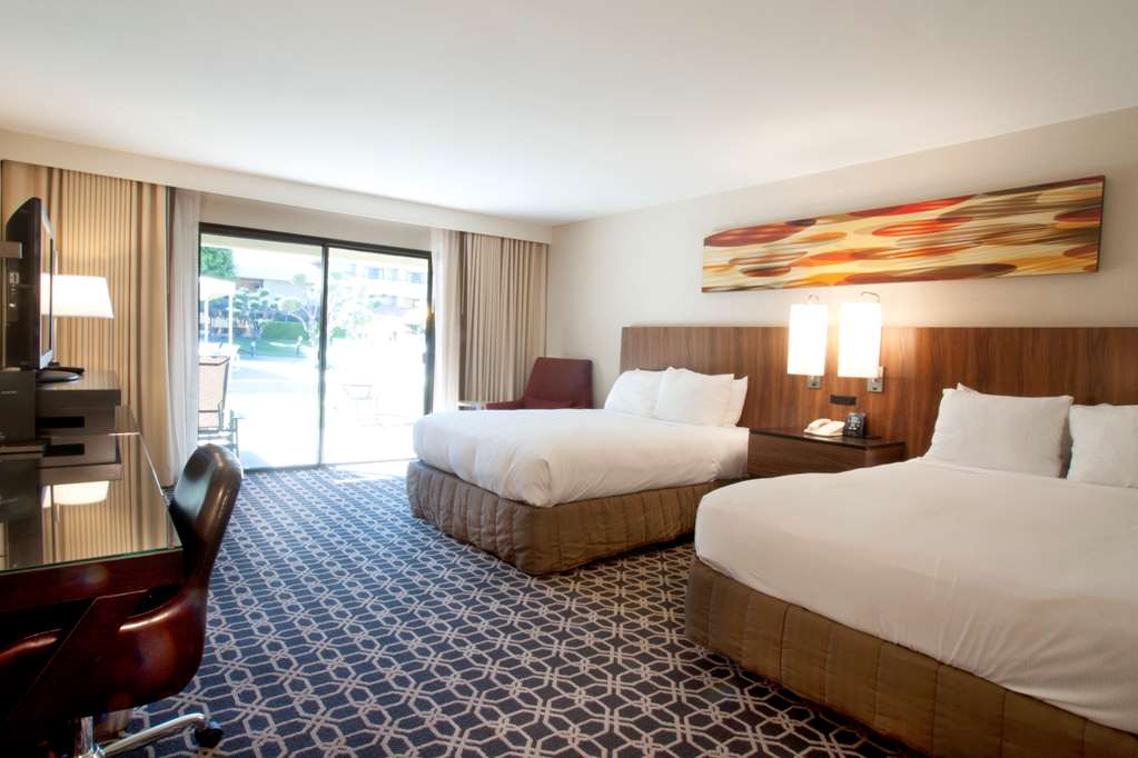 Hilton Palm Springs - Image 6