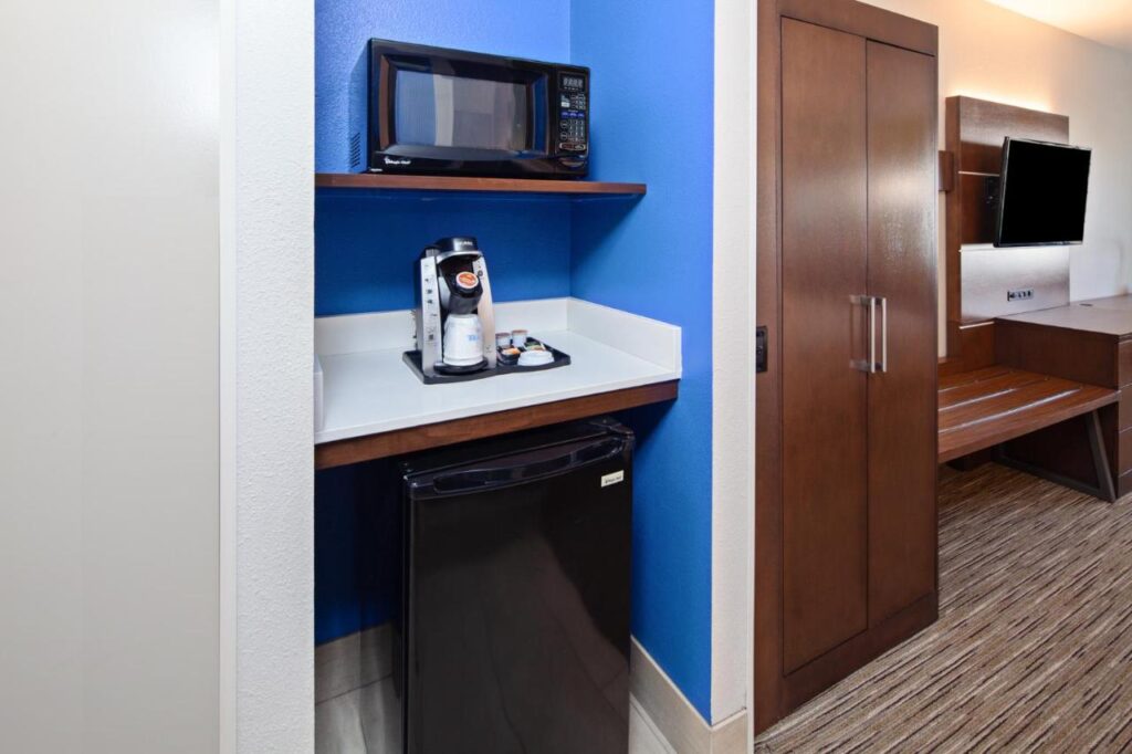 Holiday Inn Express & Suites Rancho Mirage - Palm Spgs Area by IHG - Image 4