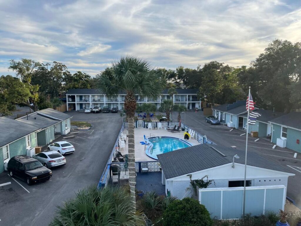 Gulf Coast Inn - Image 1