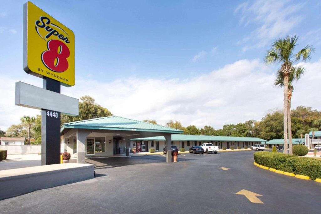 Super 8 by Wyndham Pensacola NAS Area - Image 1