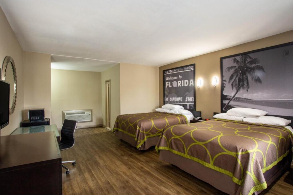 Super 8 by Wyndham Pensacola NAS Area - Image 6