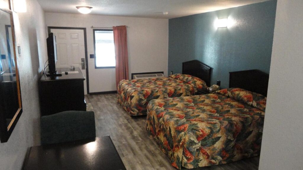 Western Inn - Pensacola - Image 3