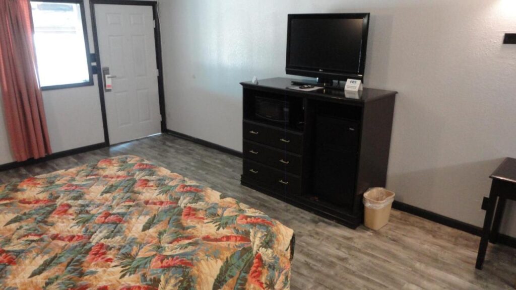 Western Inn - Pensacola - Image 5