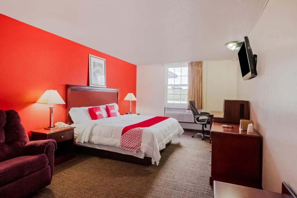OYO Hotel Morton East Peoria I-74 - Image 1