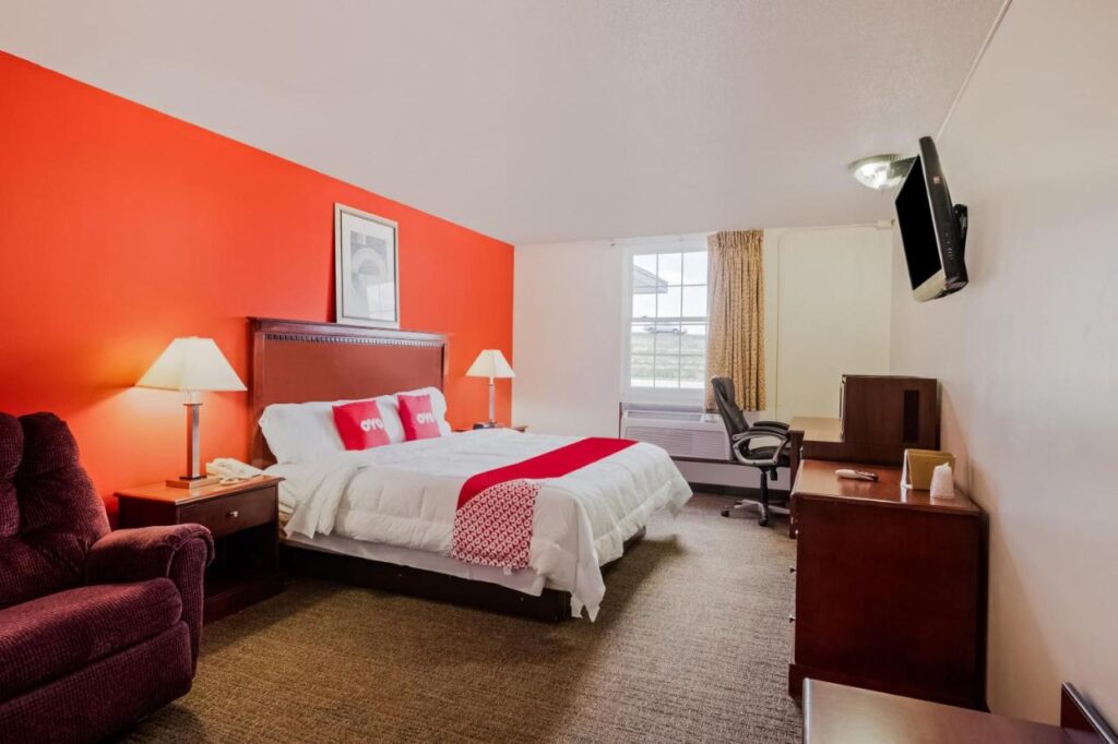 OYO Hotel Morton East Peoria I-74 - Image 3