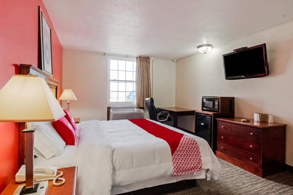 OYO Hotel Morton East Peoria I-74 - Image 5