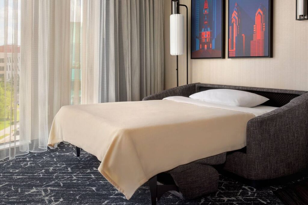 Courtyard by Marriott Philadelphia South at The Navy Yard - Image 5