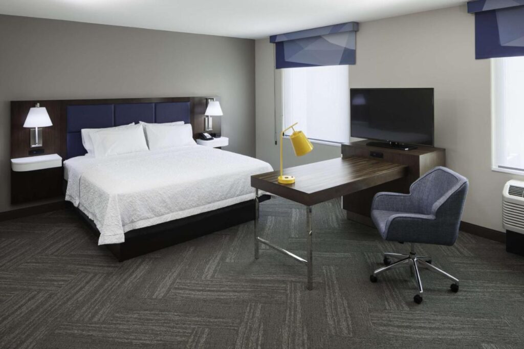Hampton Inn & Suites Phoenix Downtown - Image 2