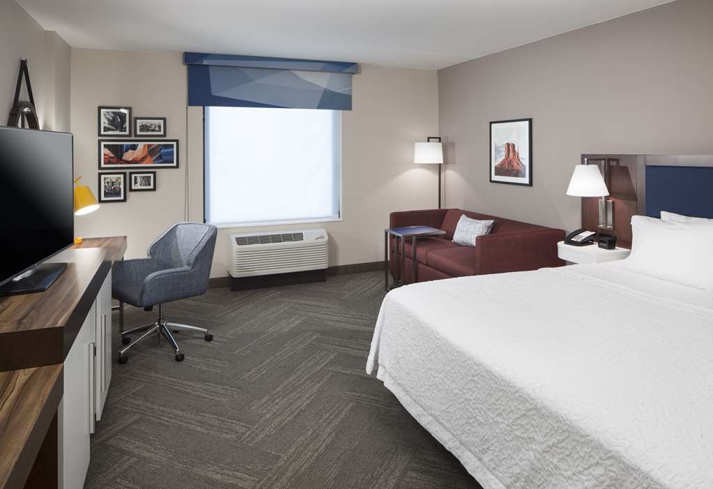 Hampton Inn & Suites Phoenix Downtown - Image 6