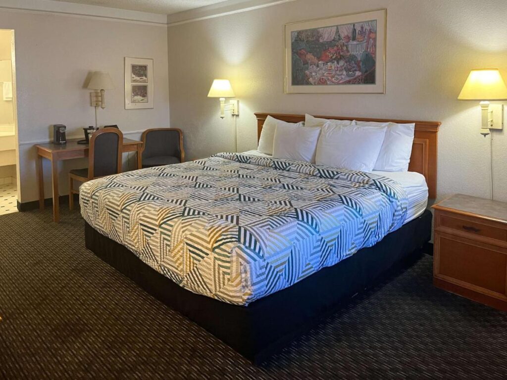 Motel 6 Phoenix, AZ Midtown - Image 1