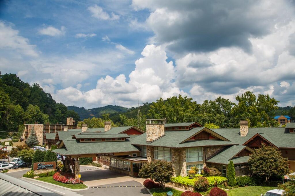 Greystone Lodge on the River - Image 1