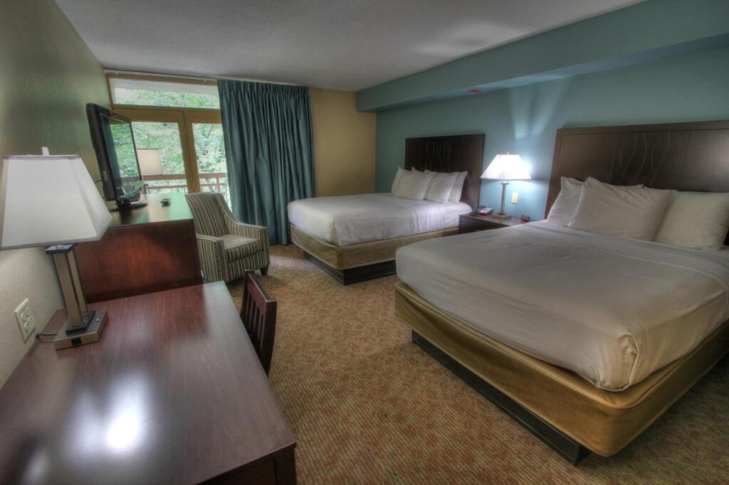 Greystone Lodge on the River - Image 2