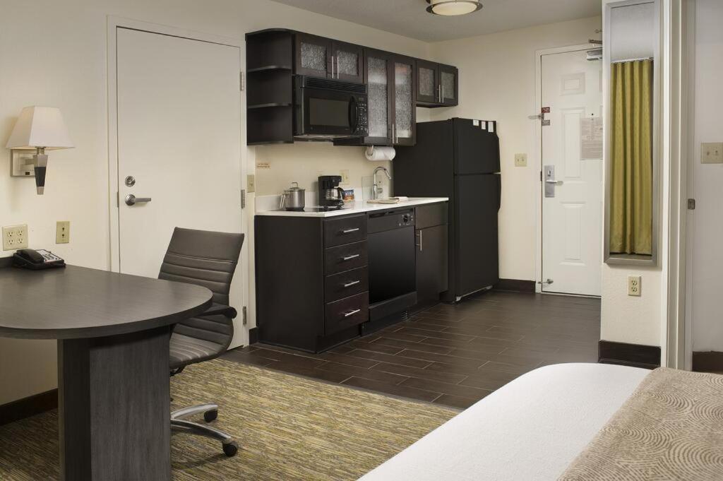 Candlewood Suites Belle Vernon by IHG - Image 3