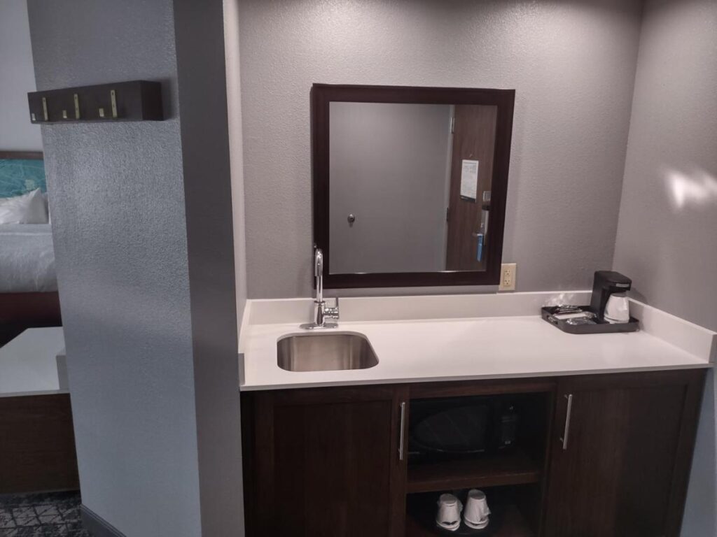 Hampton Inn & Suites Pittsburgh New Stanton PA - Image 4