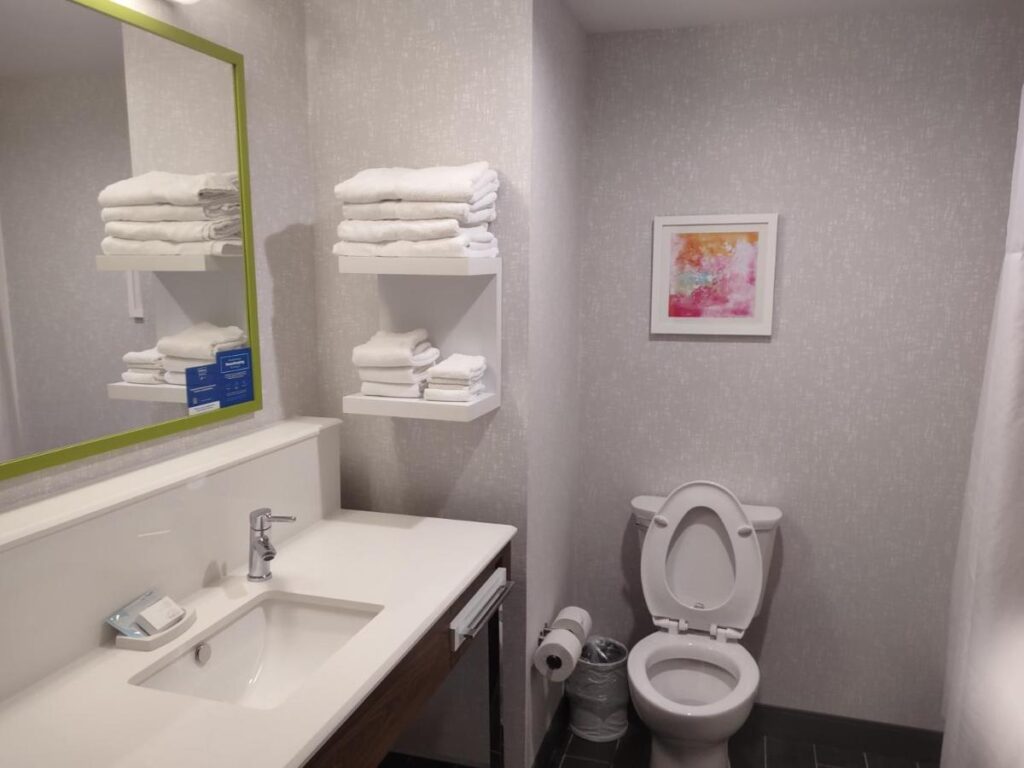 Hampton Inn & Suites Pittsburgh New Stanton PA - Image 6