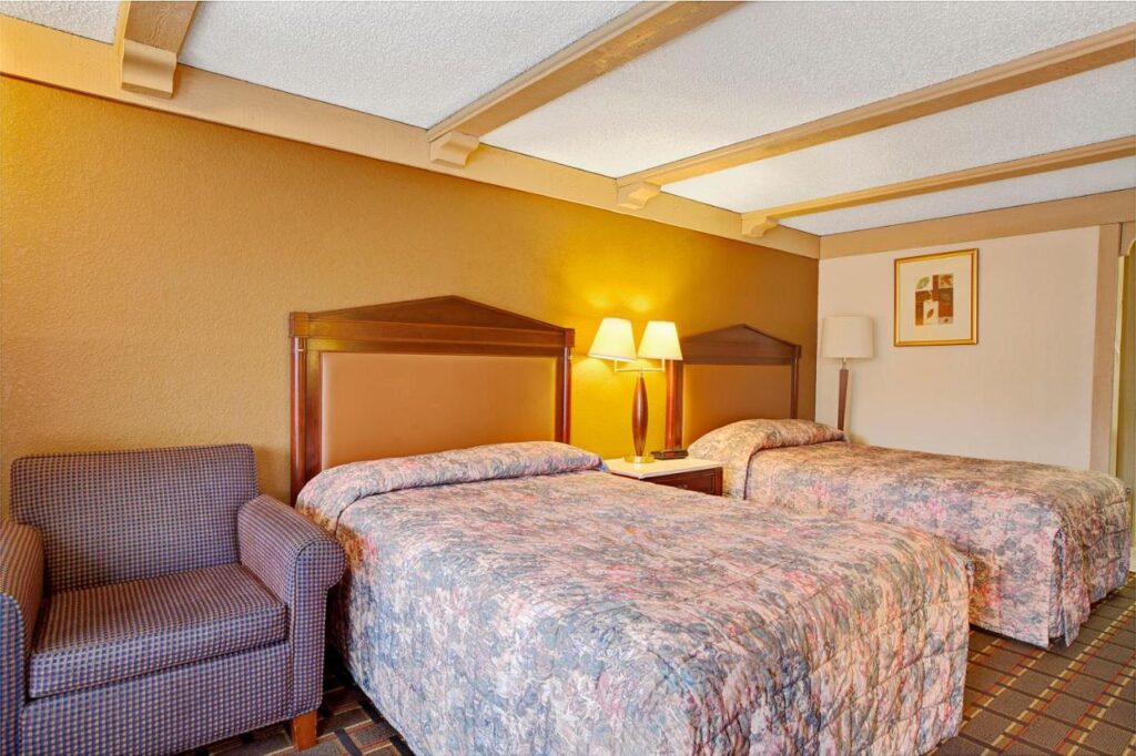 Knights Inn Greensburg - Image 3