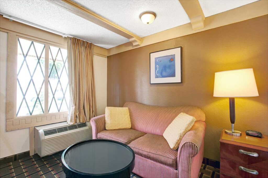 Knights Inn Greensburg - Image 5