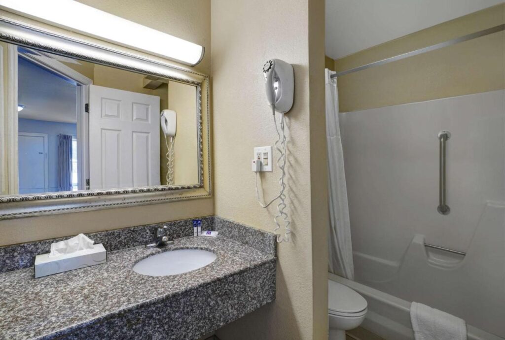 Motel 6 Washington, PA - Image 6