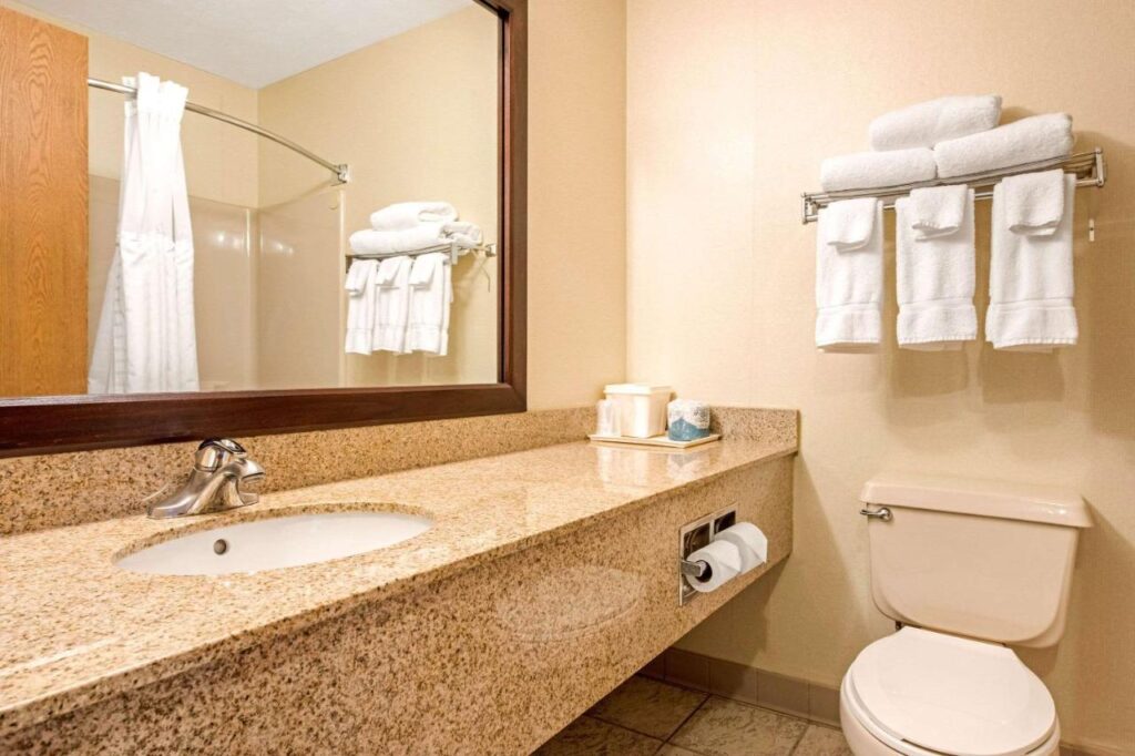 Quality Inn & Suites New Castle - Image 2
