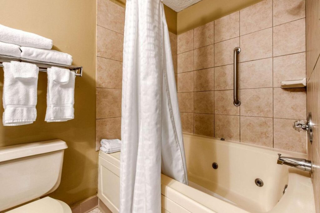 Quality Inn & Suites New Castle - Image 4