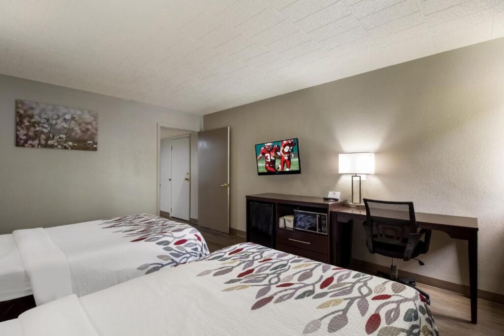 Red Roof Inn New Stanton - Image 2