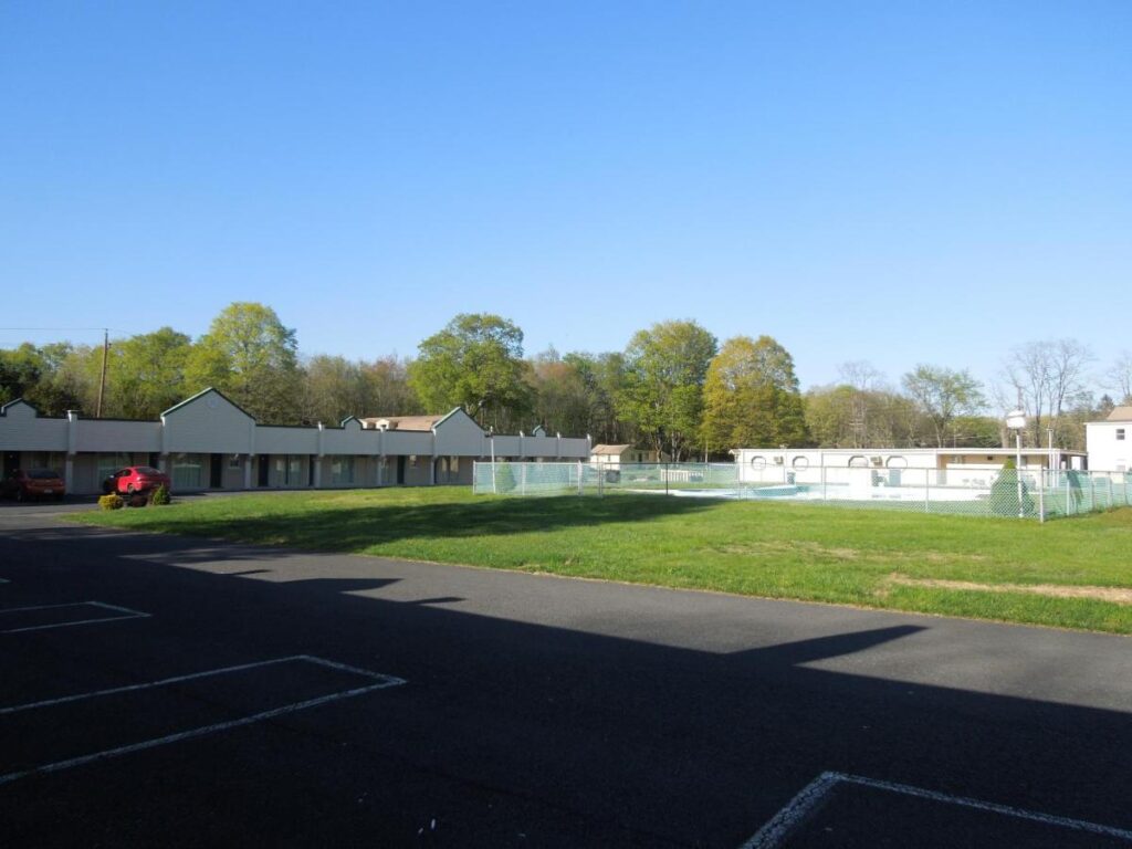 Value Inn East Stroudsburg - Image 1