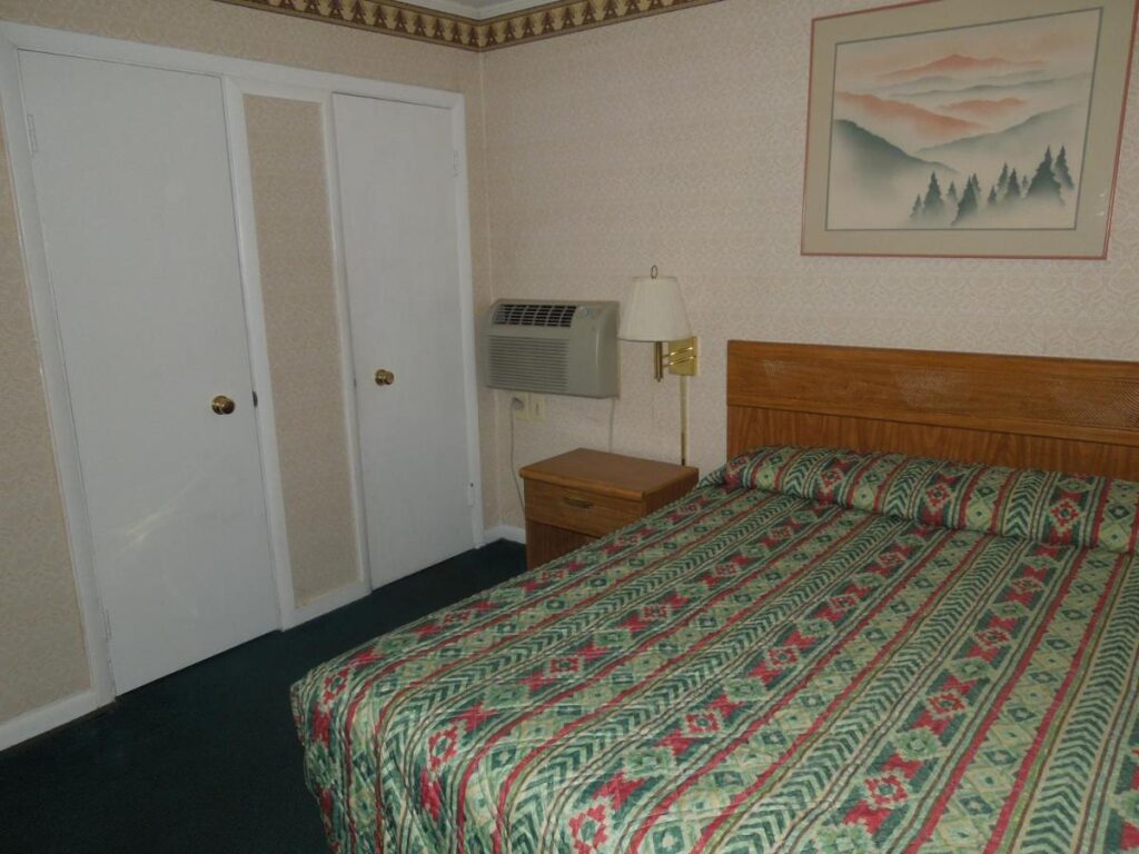 Value Inn East Stroudsburg - Image 3
