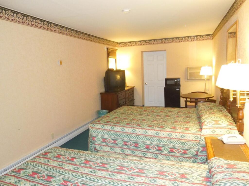 Value Inn East Stroudsburg - Image 4