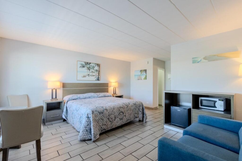 Shark Reef Resort Motel & Cottages - Image 1
