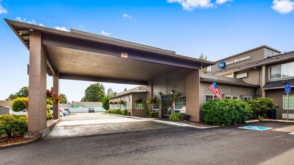 Best Western Oak Meadows Inn - Image 1