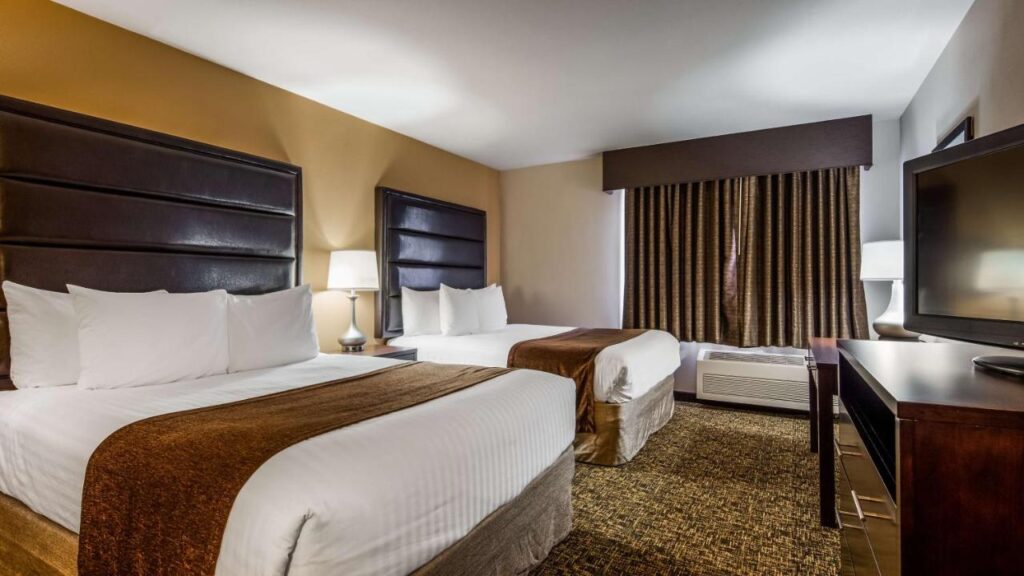 Best Western Oak Meadows Inn - Image 4