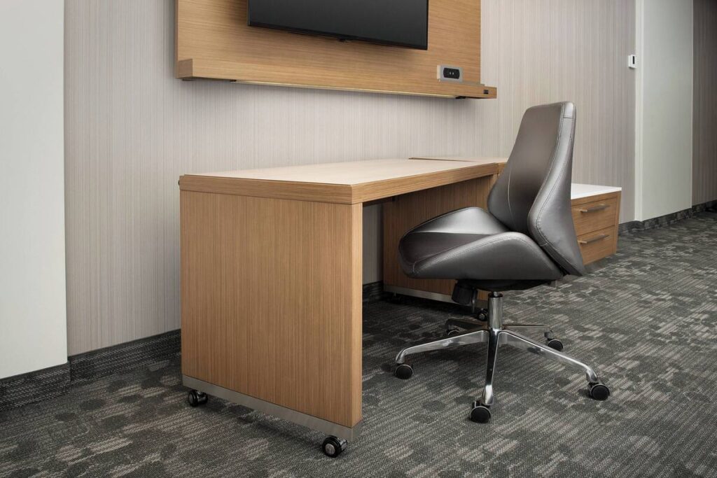 Courtyard by Marriott Portland East - Image 5