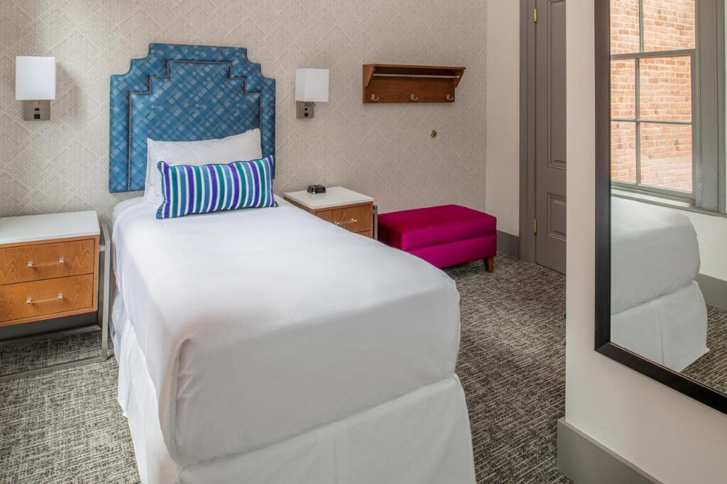 Harlow Hotel - Image 4
