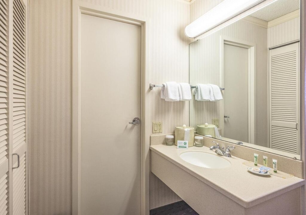 University Place Hotel and Conference Center - Image 1