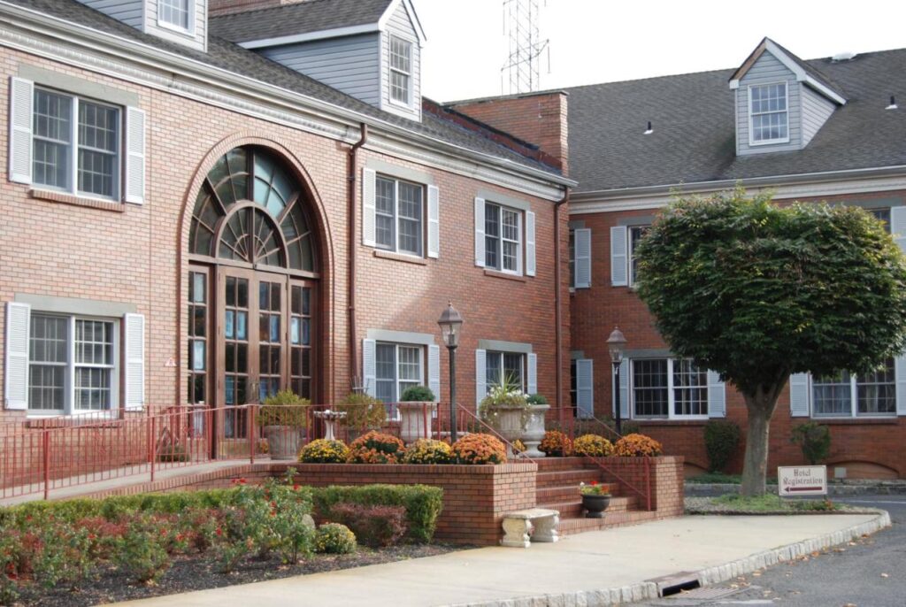 Colts Neck Inn Hotel - Image 1