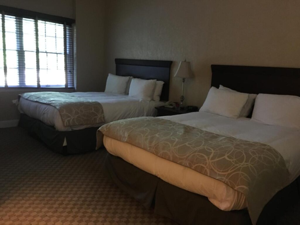 Colts Neck Inn Hotel - Image 2