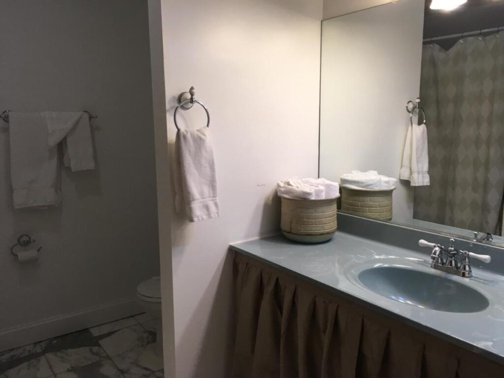 Colts Neck Inn Hotel - Image 3