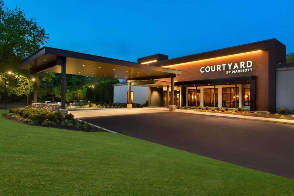Courtyard by Marriott Lincroft Red Bank - Image 1