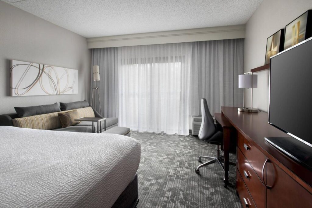 Courtyard by Marriott Lincroft Red Bank - Image 2