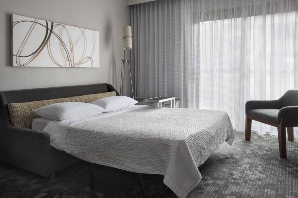 Courtyard by Marriott Lincroft Red Bank - Image 3