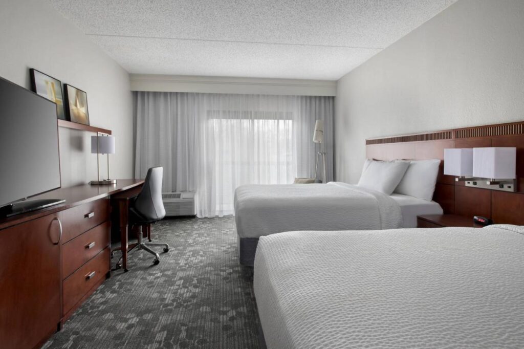 Courtyard by Marriott Lincroft Red Bank - Image 4