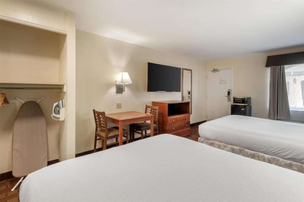SureStay Hotel by Best Western East Brunswick - Image 5