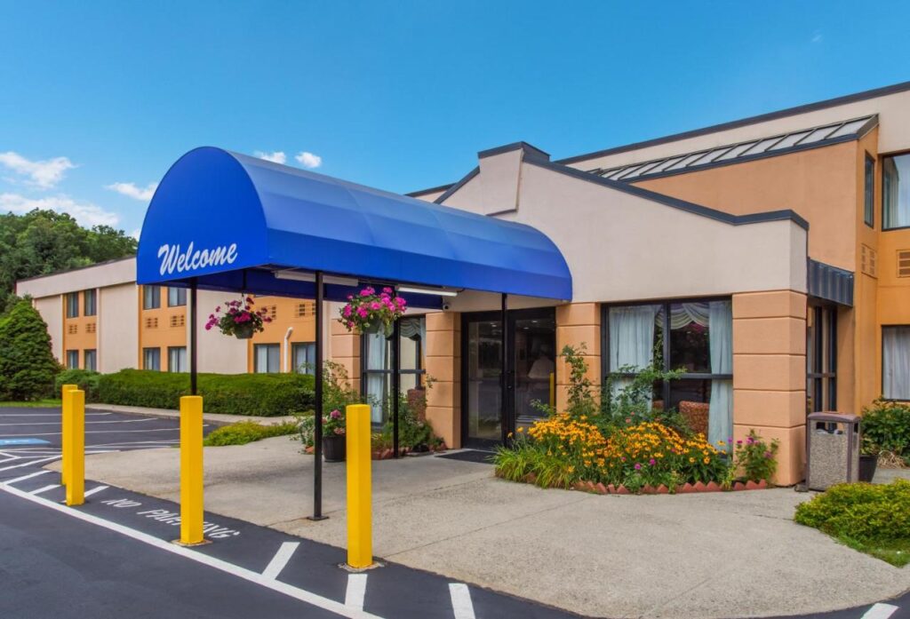 All Seasons Inn & Suites Smithfield Providence - Image 1