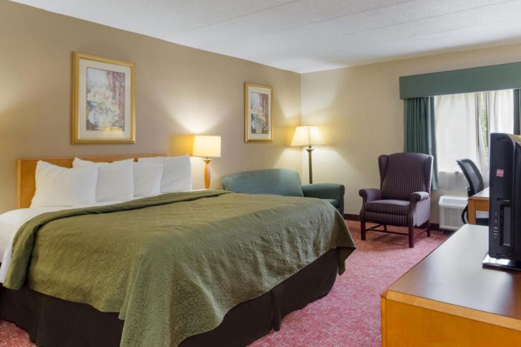 All Seasons Inn & Suites Smithfield Providence - Image 2