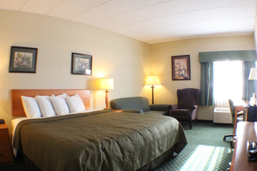 All Seasons Inn & Suites Smithfield Providence - Image 5